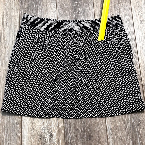 #4) Izod  Golf skort white and black size measurements posted. - Picture 2 of 7